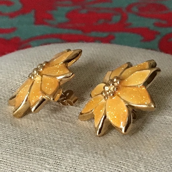 Vintage Avon Poinsettia Earrings Gold Tone Glitter Enameled Pierced Signed - Picture 6 of 11